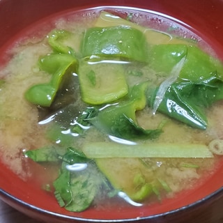 小松菜とピーマンの味噌汁